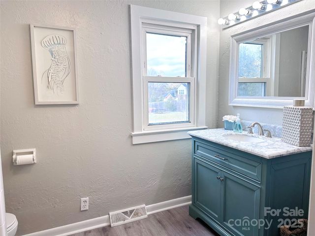 2202 16th Avenue NE, Hickory, NC 28601