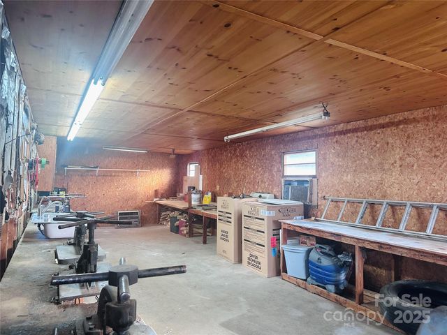 2202 16th Avenue NE, Hickory, NC 28601