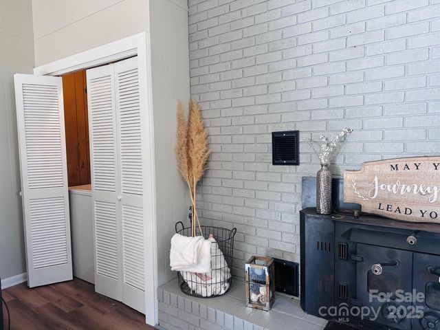 2202 16th Avenue NE, Hickory, NC 28601