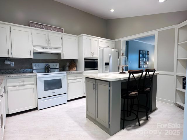 2202 16th Avenue NE, Hickory, NC 28601