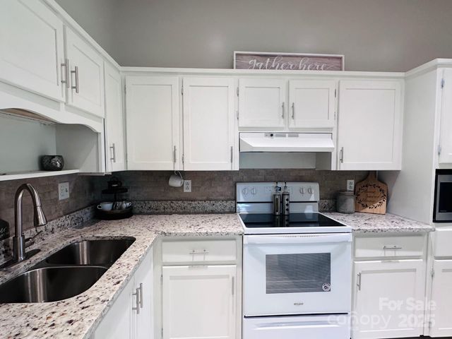 2202 16th Avenue NE, Hickory, NC 28601