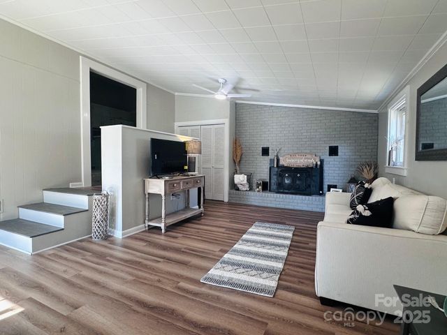 2202 16th Avenue NE, Hickory, NC 28601