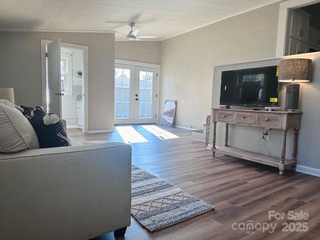 2202 16th Avenue NE, Hickory, NC 28601