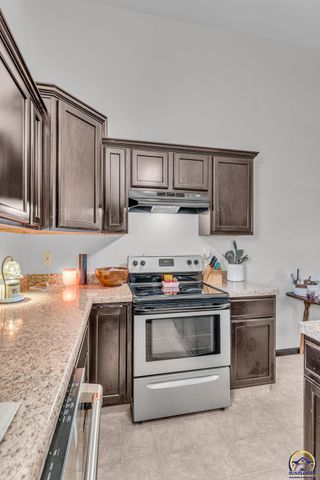 7105 SW 17th TER, Topeka, KS 66615