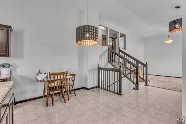 7105 SW 17th TER, Topeka, KS 66615