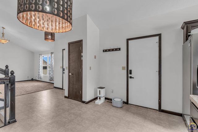 7105 SW 17th TER, Topeka, KS 66615