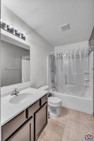 7105 SW 17th TER, Topeka, KS 66615