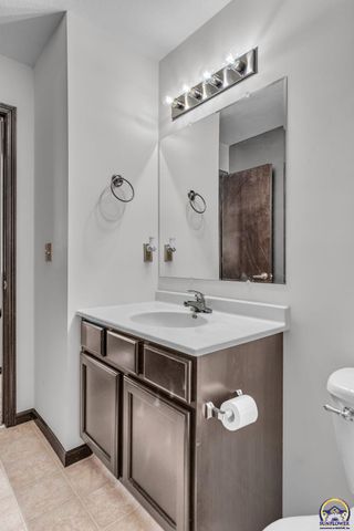 7105 SW 17th TER, Topeka, KS 66615