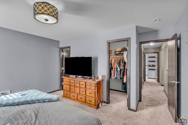 7105 SW 17th TER, Topeka, KS 66615