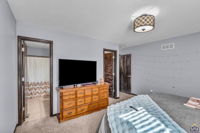 7105 SW 17th TER, Topeka, KS 66615