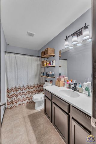 7105 SW 17th TER, Topeka, KS 66615