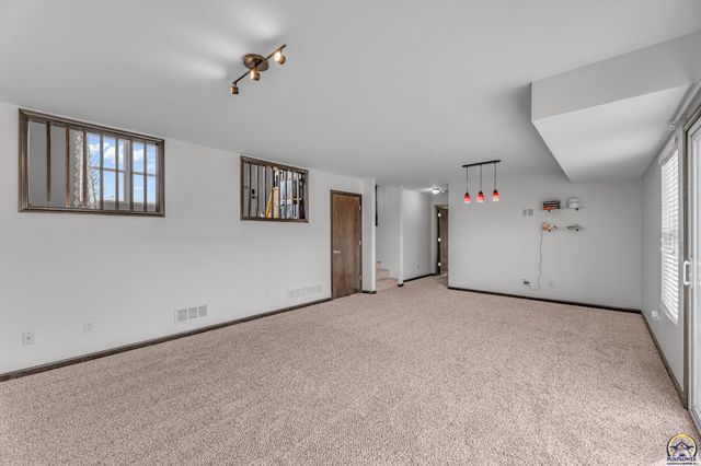 7105 SW 17th TER, Topeka, KS 66615