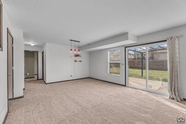 7105 SW 17th TER, Topeka, KS 66615