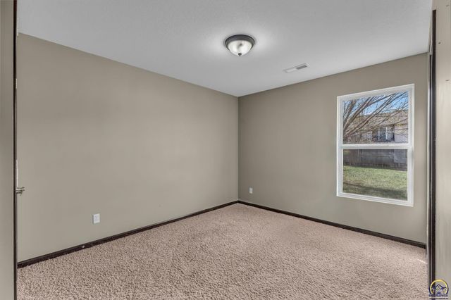 7105 SW 17th TER, Topeka, KS 66615