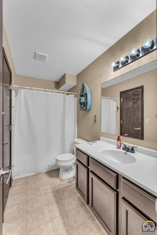 7105 SW 17th TER, Topeka, KS 66615