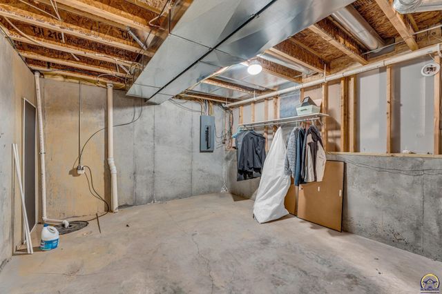 7105 SW 17th TER, Topeka, KS 66615