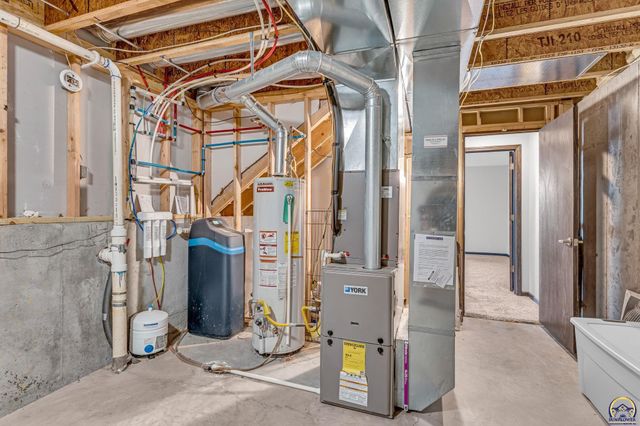 7105 SW 17th TER, Topeka, KS 66615