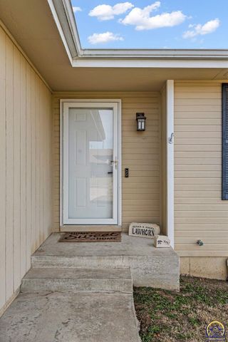 7105 SW 17th TER, Topeka, KS 66615