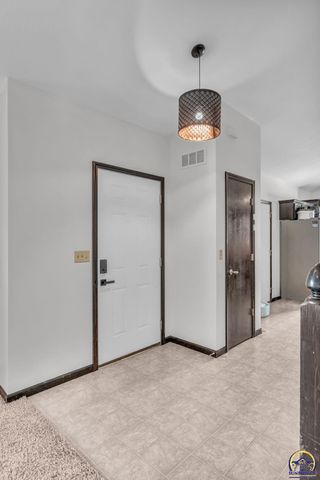 7105 SW 17th TER, Topeka, KS 66615