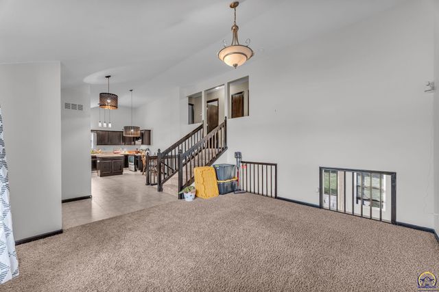 7105 SW 17th TER, Topeka, KS 66615