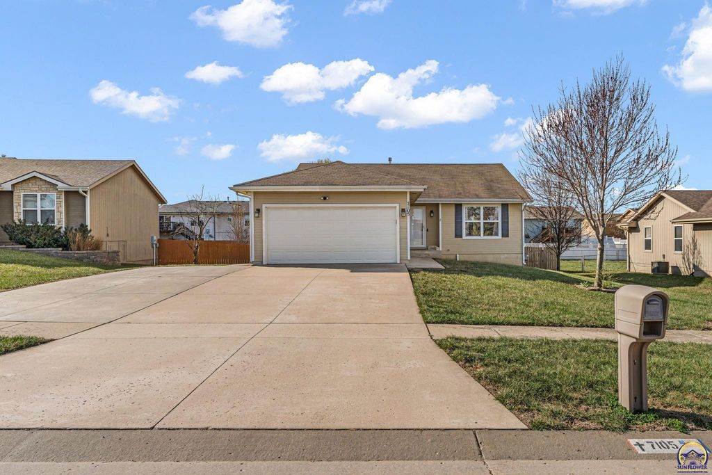 7105 SW 17th TER, Topeka, KS 66615