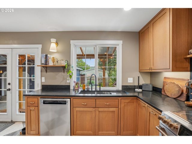 709 W 24TH St, Vancouver, WA 98660