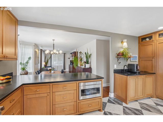 709 W 24TH St, Vancouver, WA 98660