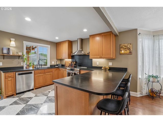 709 W 24TH St, Vancouver, WA 98660