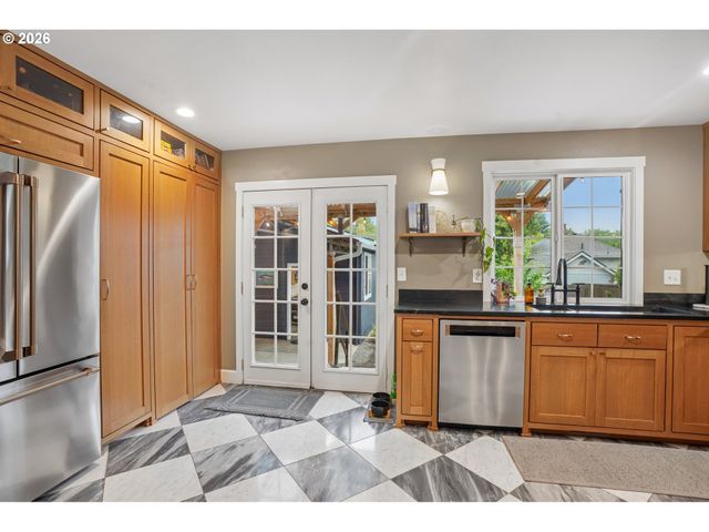 709 W 24TH St, Vancouver, WA 98660