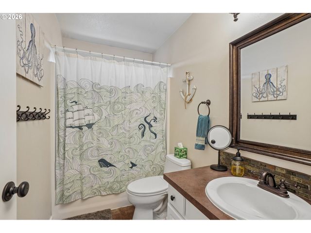 709 W 24TH St, Vancouver, WA 98660