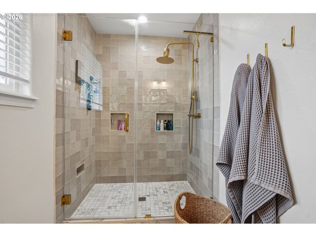 709 W 24TH St, Vancouver, WA 98660