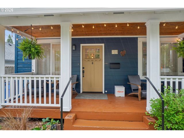709 W 24TH St, Vancouver, WA 98660