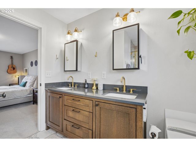 709 W 24TH St, Vancouver, WA 98660