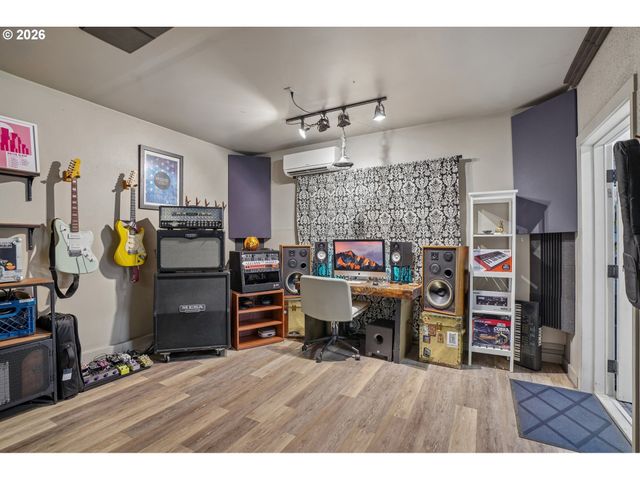 709 W 24TH St, Vancouver, WA 98660
