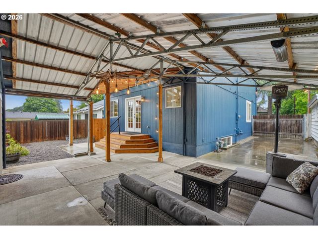 709 W 24TH St, Vancouver, WA 98660