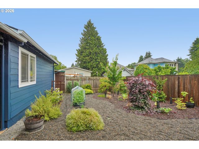 709 W 24TH St, Vancouver, WA 98660