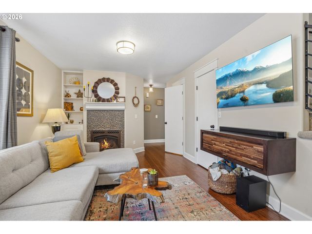 709 W 24TH St, Vancouver, WA 98660