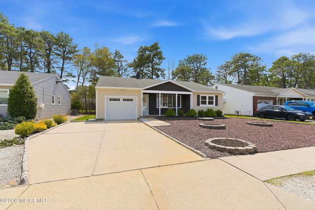 46 Auburn Road, Toms River, NJ 08757