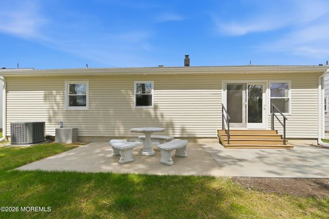 46 Auburn Road, Toms River, NJ 08757