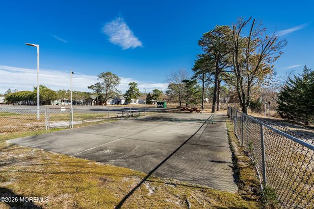 46 Auburn Road, Toms River, NJ 08757