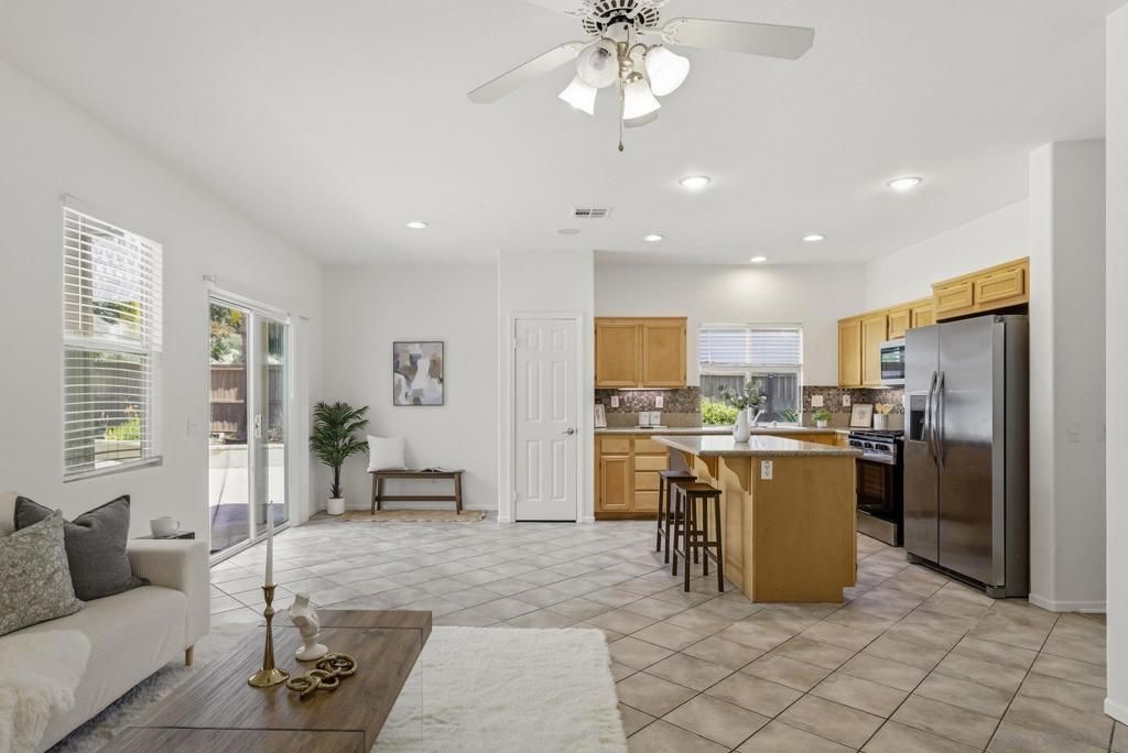 Image 10 of property listing at 5414 Toucanet Court, Oceanside, CA 92057