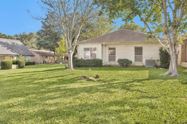 106 Fairway View Court, Conroe, TX 77356