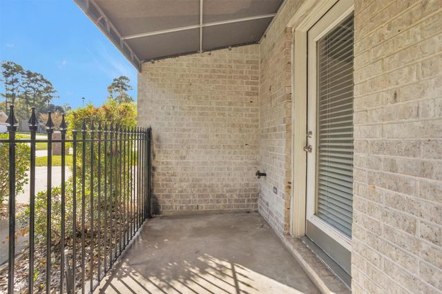 106 Fairway View Court, Conroe, TX 77356