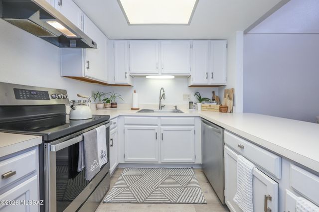 913 N Balachai Lane, Tucson, AZ 85748