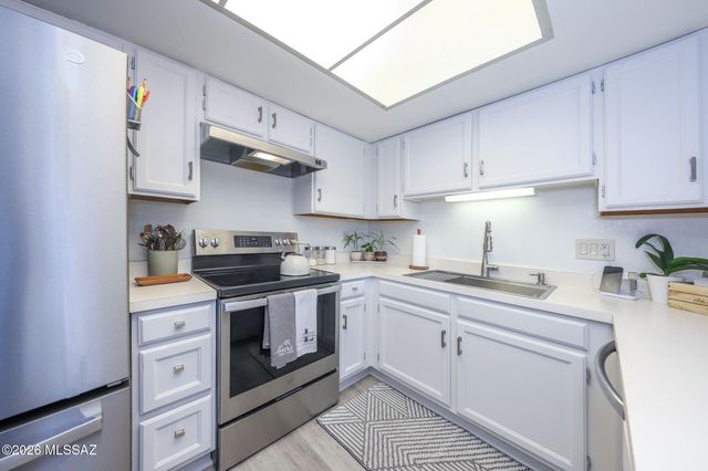 913 N Balachai Lane, Tucson, AZ 85748