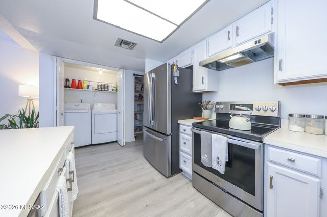 913 N Balachai Lane, Tucson, AZ 85748