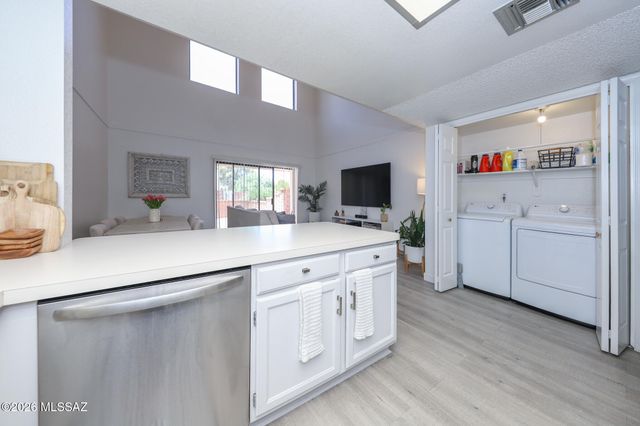 913 N Balachai Lane, Tucson, AZ 85748