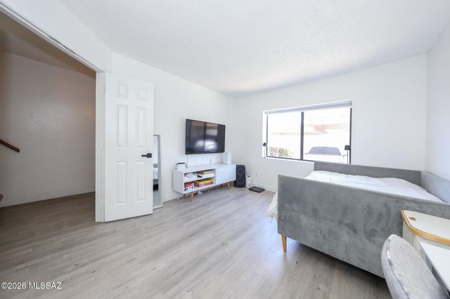 913 N Balachai Lane, Tucson, AZ 85748