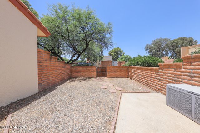 913 N Balachai Lane, Tucson, AZ 85748