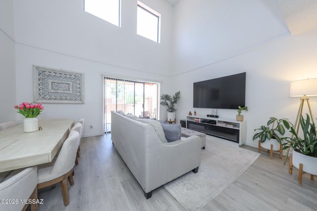 913 N Balachai Lane, Tucson, AZ 85748